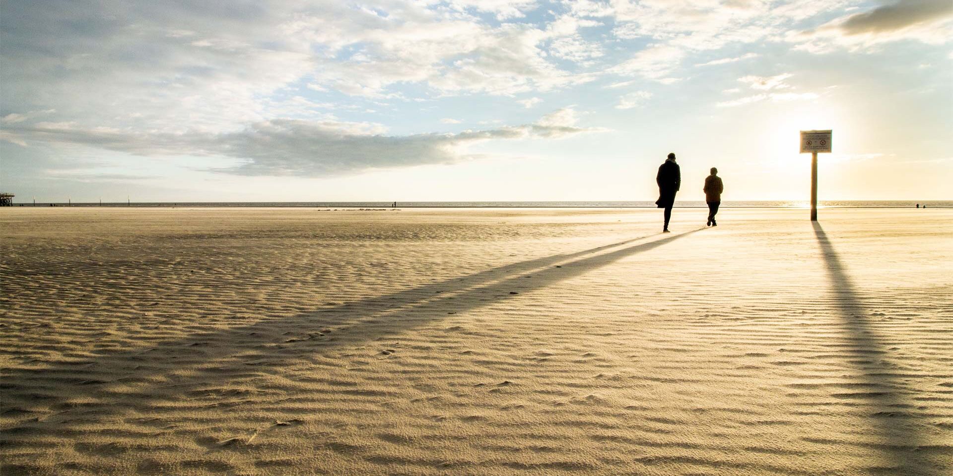 Homepage Seelsorge für Hörbehinderte - Spaziergang am Strand